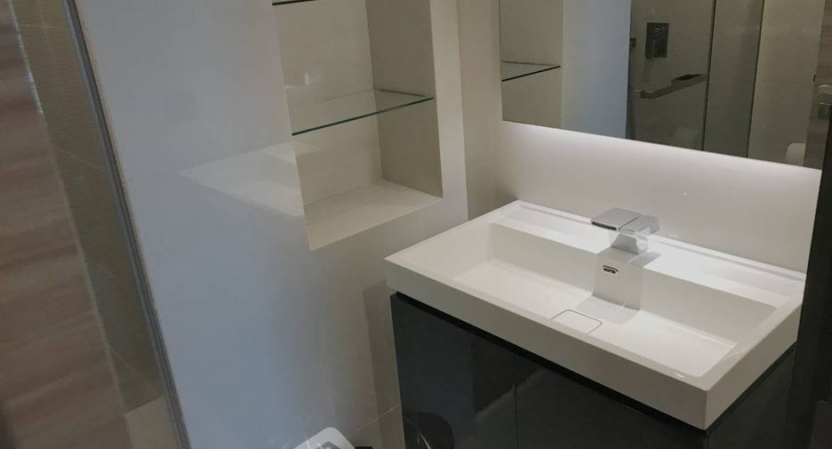 Wohnung zur Miete mit 1 Zimmer in Bang Rak, Bangkok