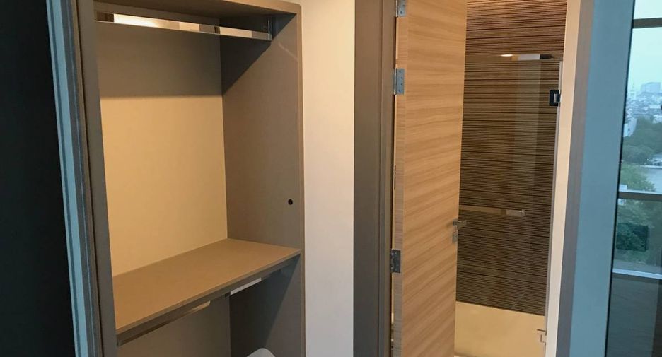 Wohnung zur Miete mit 1 Zimmer in Bang Rak, Bangkok