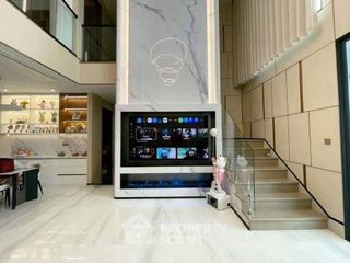 For rent 4 bedrooms condo in Sathon, Bangkok