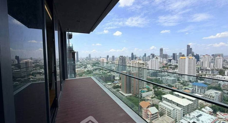 For rent 3 bedrooms condo in Khlong Toei, Bangkok