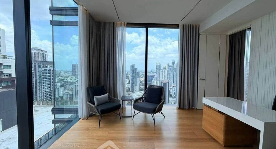 For rent 3 bedrooms condo in Khlong Toei, Bangkok
