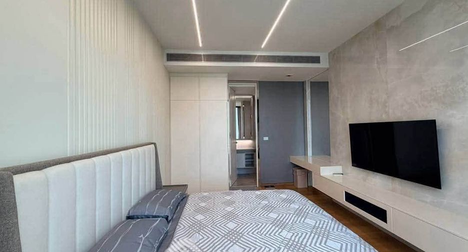 For rent 3 bedrooms condo in Khlong Toei, Bangkok