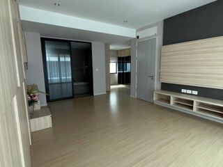 Casa adosada en alquiler de 3 habitaciones en Suan Luang, Bangkok