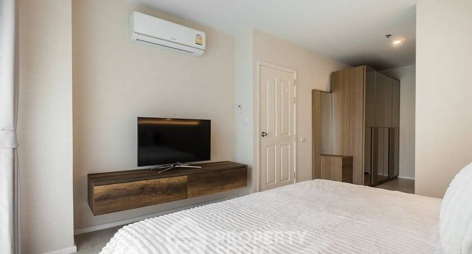 For rent 2 bedrooms condo in Huai Khwang, Bangkok