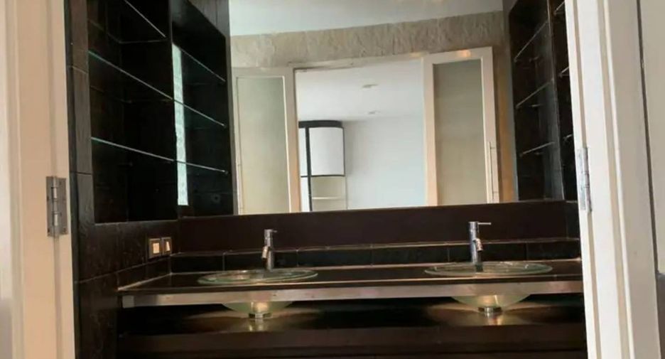 For rent 3 bedrooms condo in Watthana, Bangkok