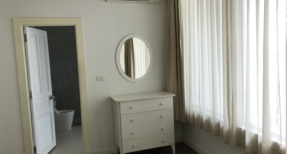 For sale 2 bedrooms condo in Khlong Toei, Bangkok