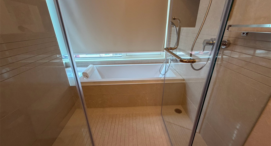For sale 2 bedrooms condo in Pathum Wan, Bangkok