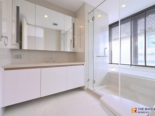 For rent 2 bedrooms condo in Pathum Wan, Bangkok