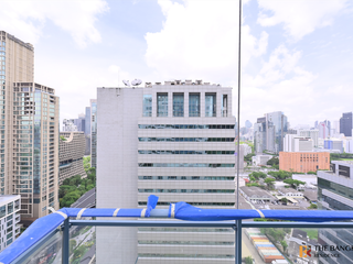 For rent 2 bedrooms condo in Pathum Wan, Bangkok