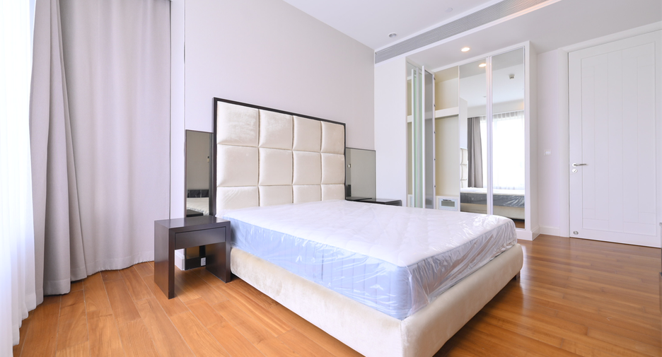 For rent 2 bedrooms condo in Pathum Wan, Bangkok