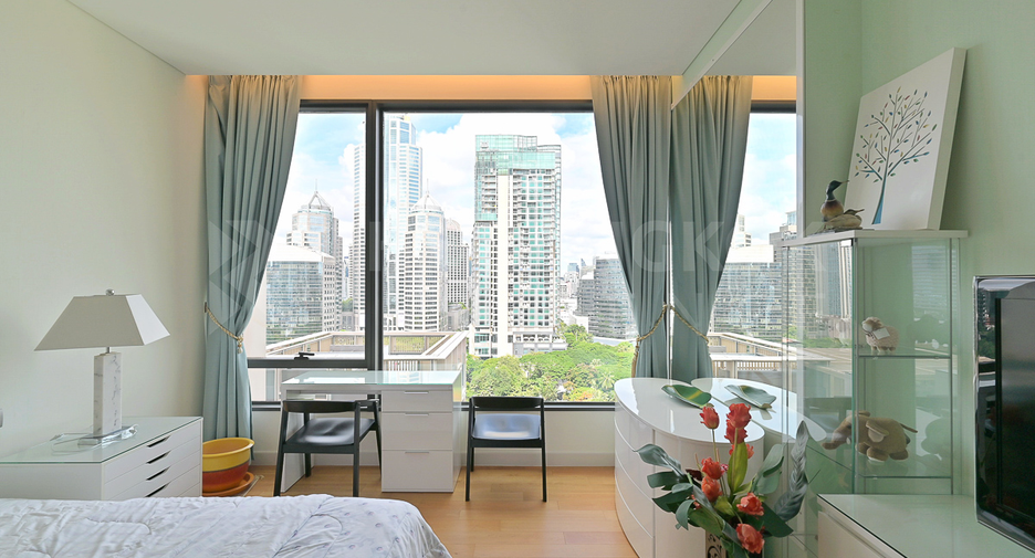 For rent 1 bed condo in Pathum Wan, Bangkok