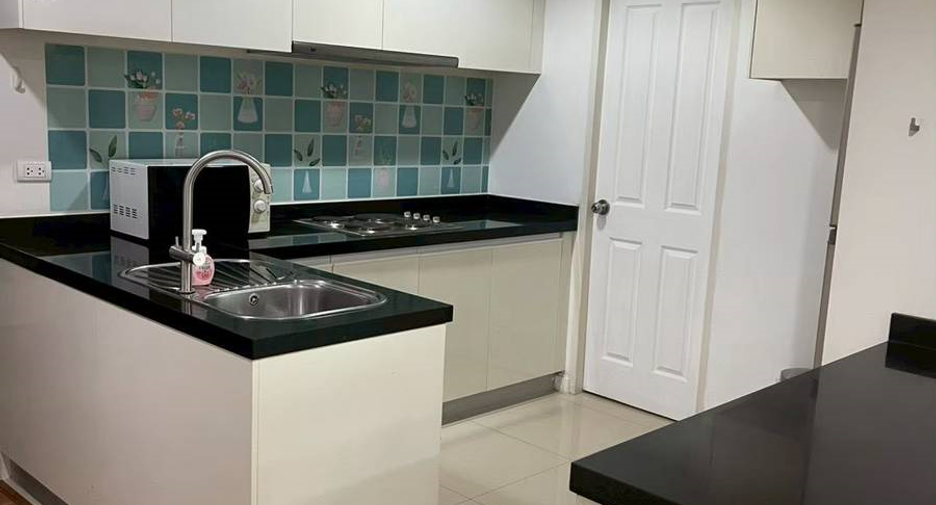 For rent 2 ベッドルーム condo in Huai Khwang, Bangkok