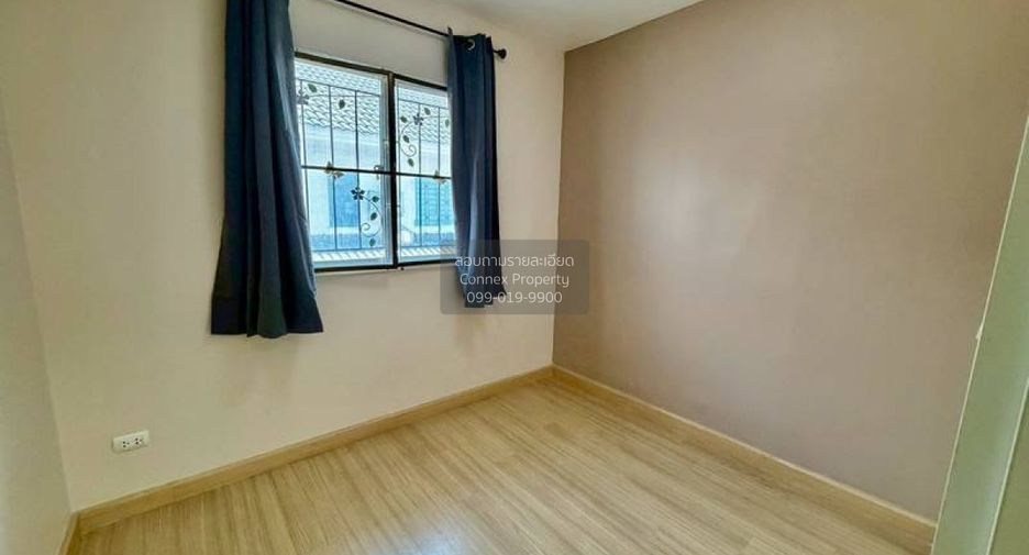 For rent 3 bedrooms townhouse in Khlong Luang, Pathum Thani