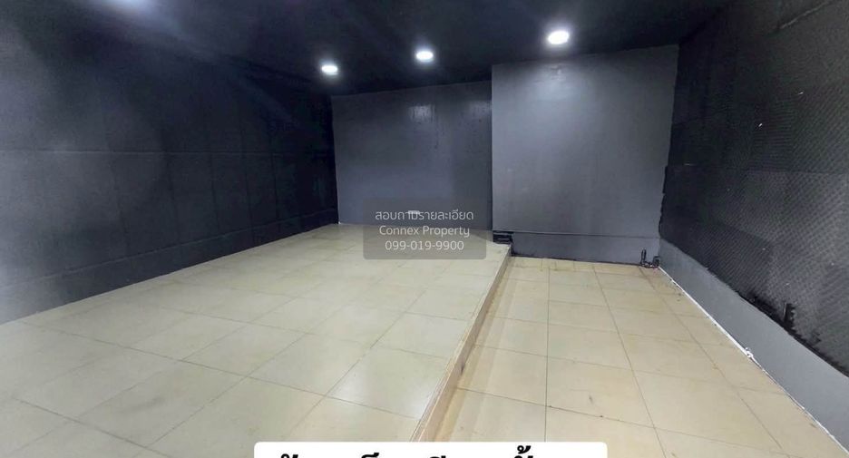 出租 8 卧室 联排别墅 在 Lat Phrao, 曼谷