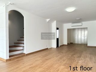 Casa adosada en alquiler de 5 habitaciones en Suan Luang, Bangkok
