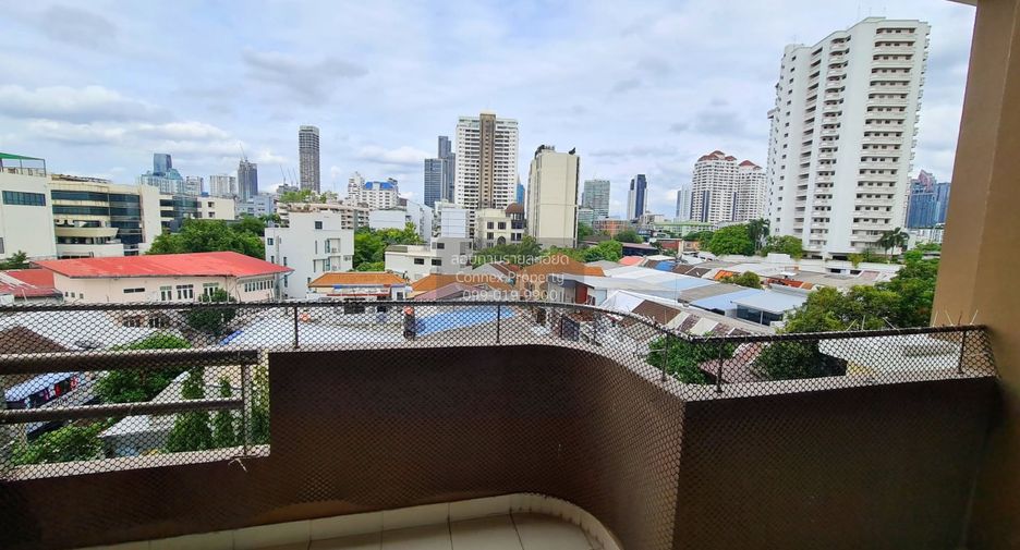 For rent 2 bedrooms condo in Watthana, Bangkok