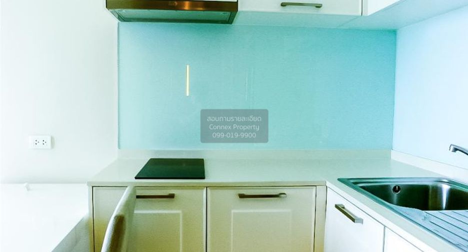 For rent 2 bedrooms condo in Phra Khanong, Bangkok