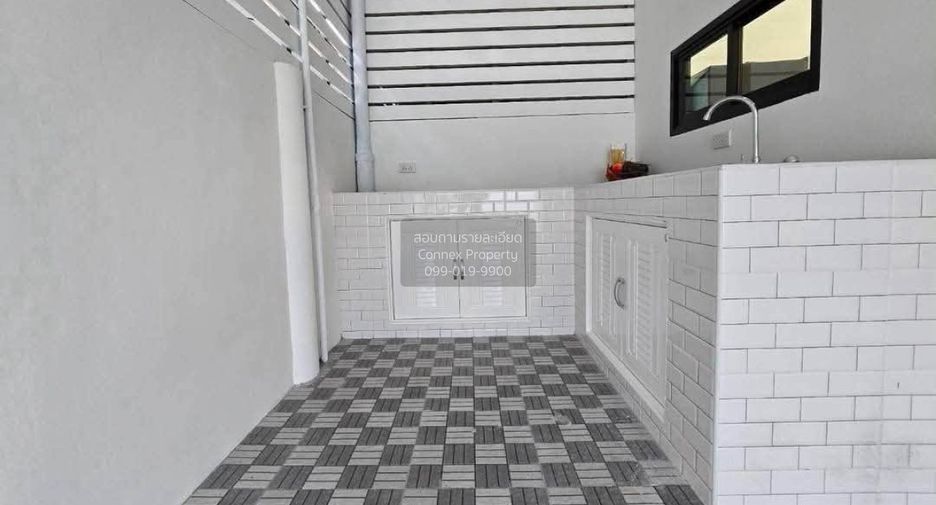 For rent 4 bedrooms townhouse in Bang Lamung, Chonburi