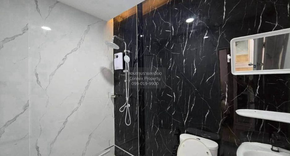 For rent 4 bedrooms townhouse in Bang Lamung, Chonburi