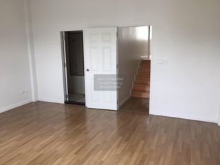 Reihenhaus zur Miete mit 3 Zimmer in Nong Khaem, Bangkok