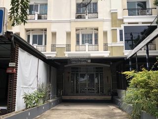 Reihenhaus zur Miete mit 3 Zimmer in Nong Khaem, Bangkok