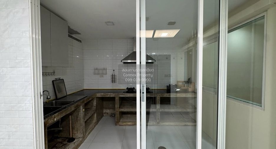 For rent 4 bedrooms townhouse in Rat Burana, Bangkok