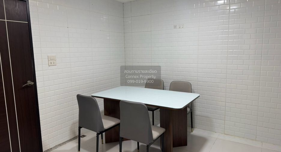 For rent 4 bedrooms townhouse in Rat Burana, Bangkok