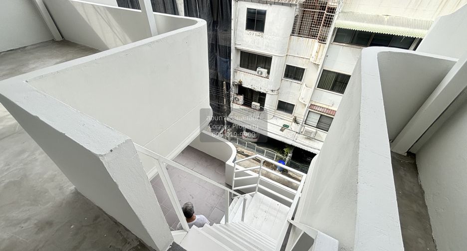 出租 4 卧室 联排别墅 在 Khlong San, 曼谷