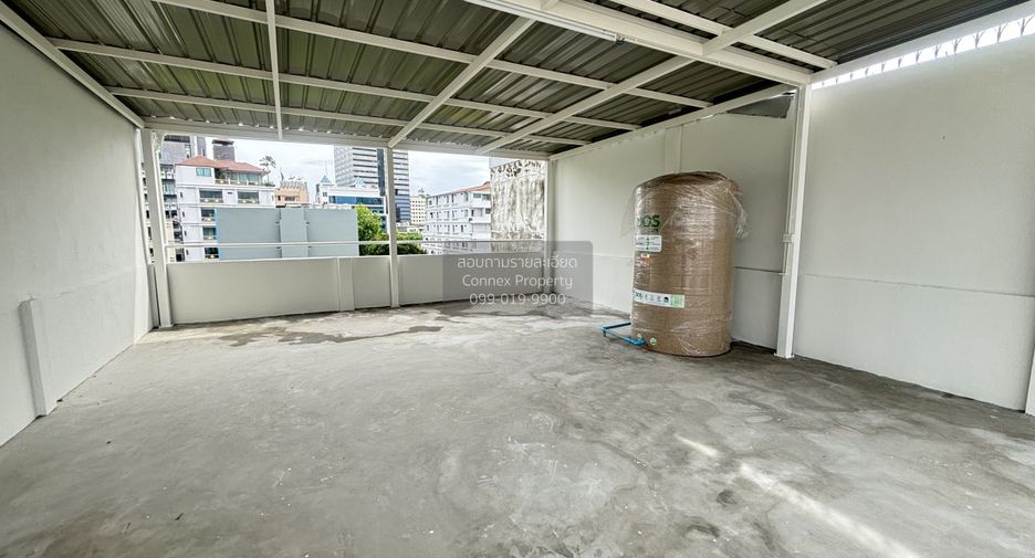 出租 4 卧室 联排别墅 在 Khlong San, 曼谷