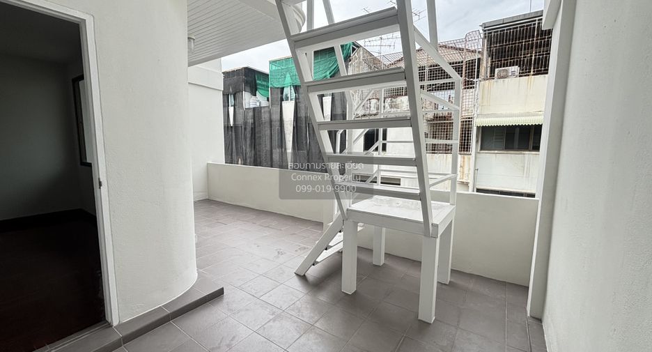 出租 4 卧室 联排别墅 在 Khlong San, 曼谷