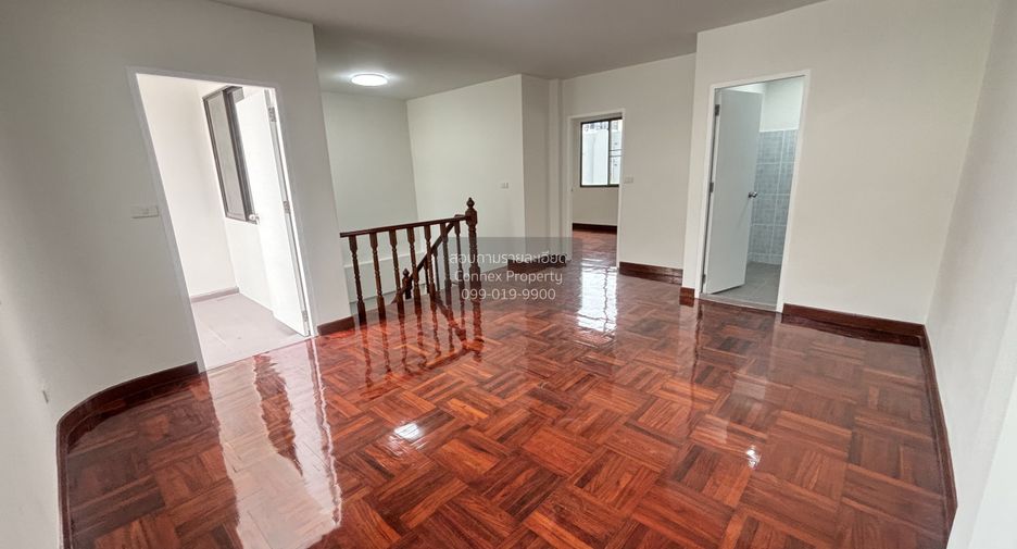 出租 4 卧室 联排别墅 在 Khlong San, 曼谷
