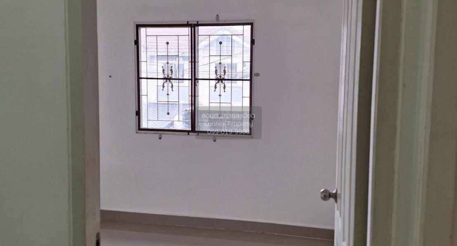For rent 3 bedrooms townhouse in Khlong Luang, Pathum Thani