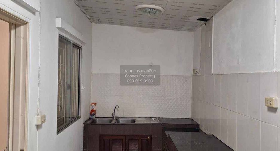 For rent 3 bedrooms townhouse in Khlong Luang, Pathum Thani