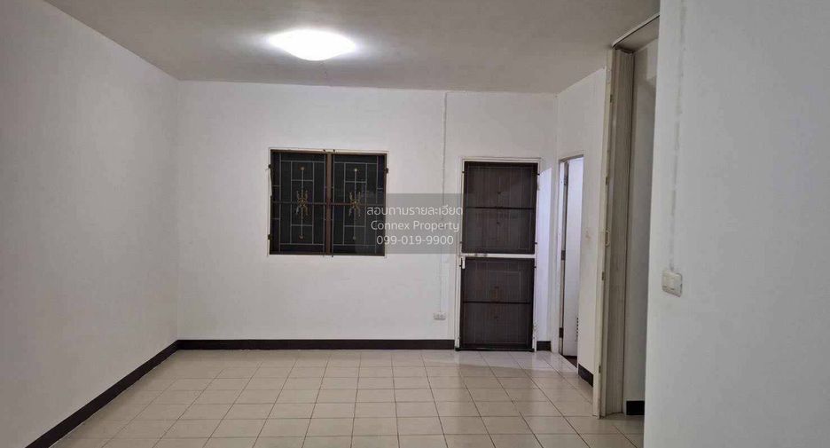 For rent 3 bedrooms townhouse in Khlong Luang, Pathum Thani