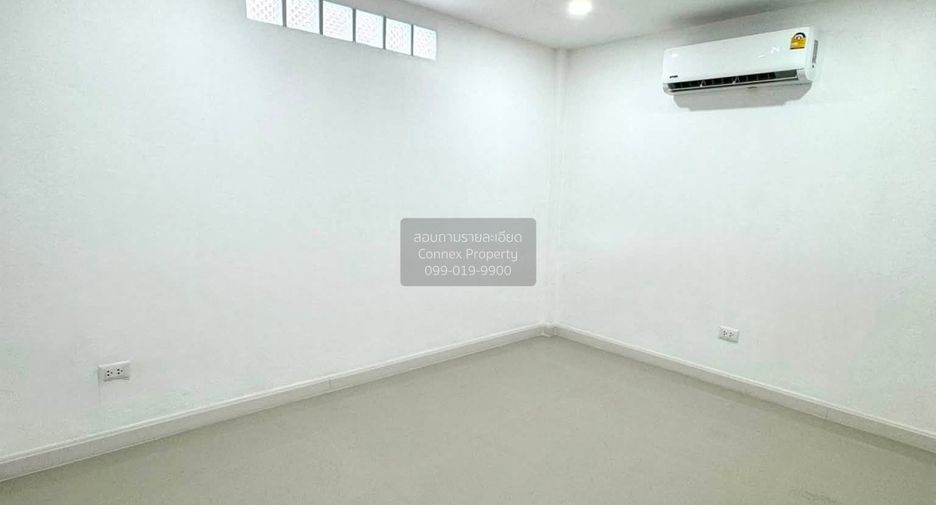 出租 2 卧室 联排别墅 在 Phra Khanong, 曼谷