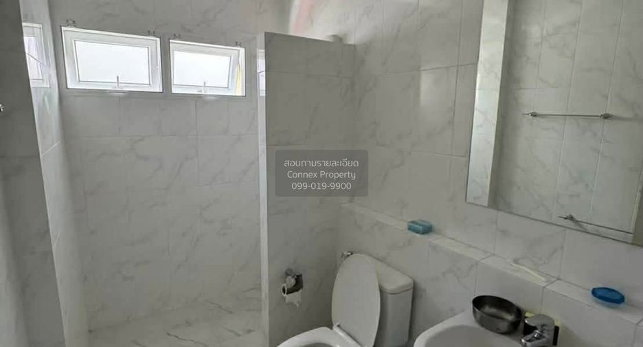 For rent 4 bedrooms house in Watthana, Bangkok