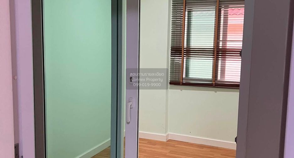 For rent 4 bedrooms house in Watthana, Bangkok
