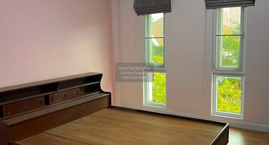 For rent 4 bedrooms house in Watthana, Bangkok