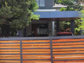 Casa en alquiler de 3 habitaciones en Bang Phli, Samut Prakan