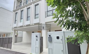 À louer 5 chambres maison à Lat Krabang, Bangkok