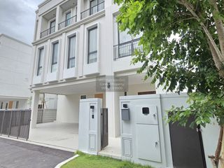 À louer 5 chambres maison à Lat Krabang, Bangkok