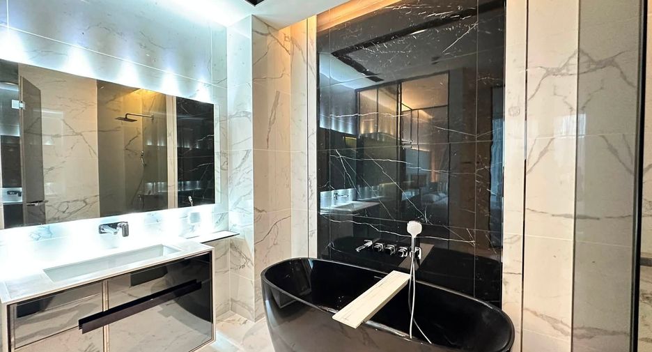 For rent 2 bedrooms condo in Watthana, Bangkok