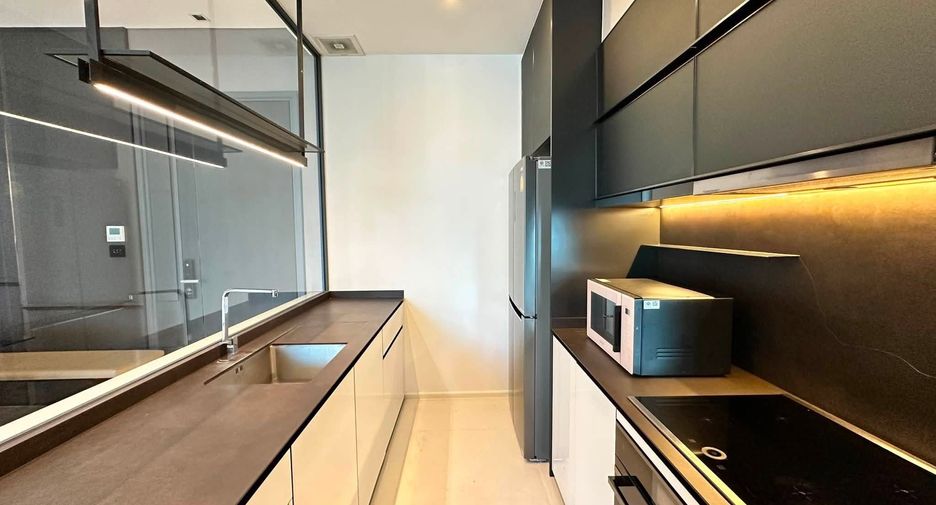 For rent 2 bedrooms condo in Watthana, Bangkok