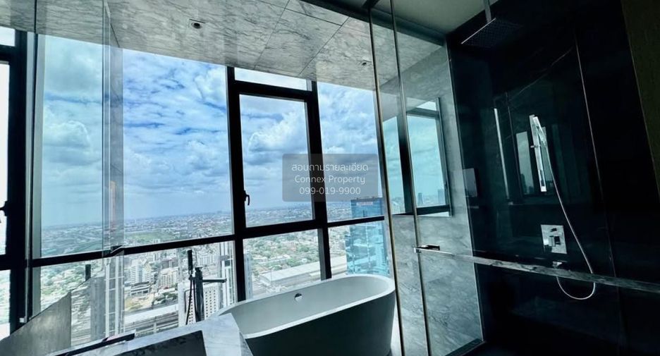 Condo en alquiler de 3 habitaciones en Watthana, Bangkok