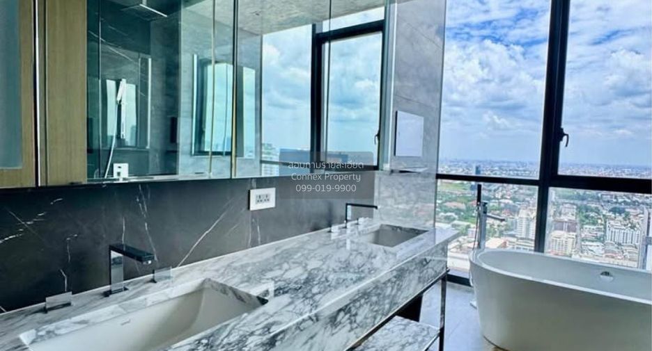 Condo en alquiler de 3 habitaciones en Watthana, Bangkok