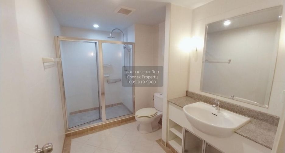 For rent 3 bedrooms condo in Yan Nawa, Bangkok