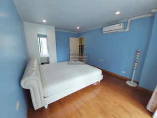 For rent 3 bedrooms condo in Yan Nawa, Bangkok