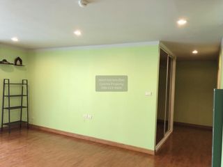 For rent 3 bedrooms condo in Yan Nawa, Bangkok
