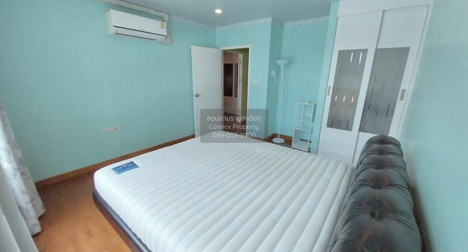 For rent 3 bedrooms condo in Yan Nawa, Bangkok