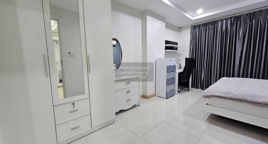 For rent 2 bedrooms condo in Wang Thonglang, Bangkok